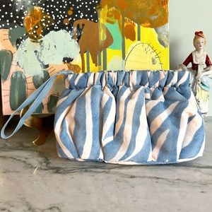 NWOT Vince Camuto Washable Blue Zebra Print Nylon Harlo Wristlet